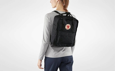 All black fjallraven kanken best sale