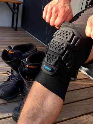 Защита коленей Amplifi Knee Sleeve Black